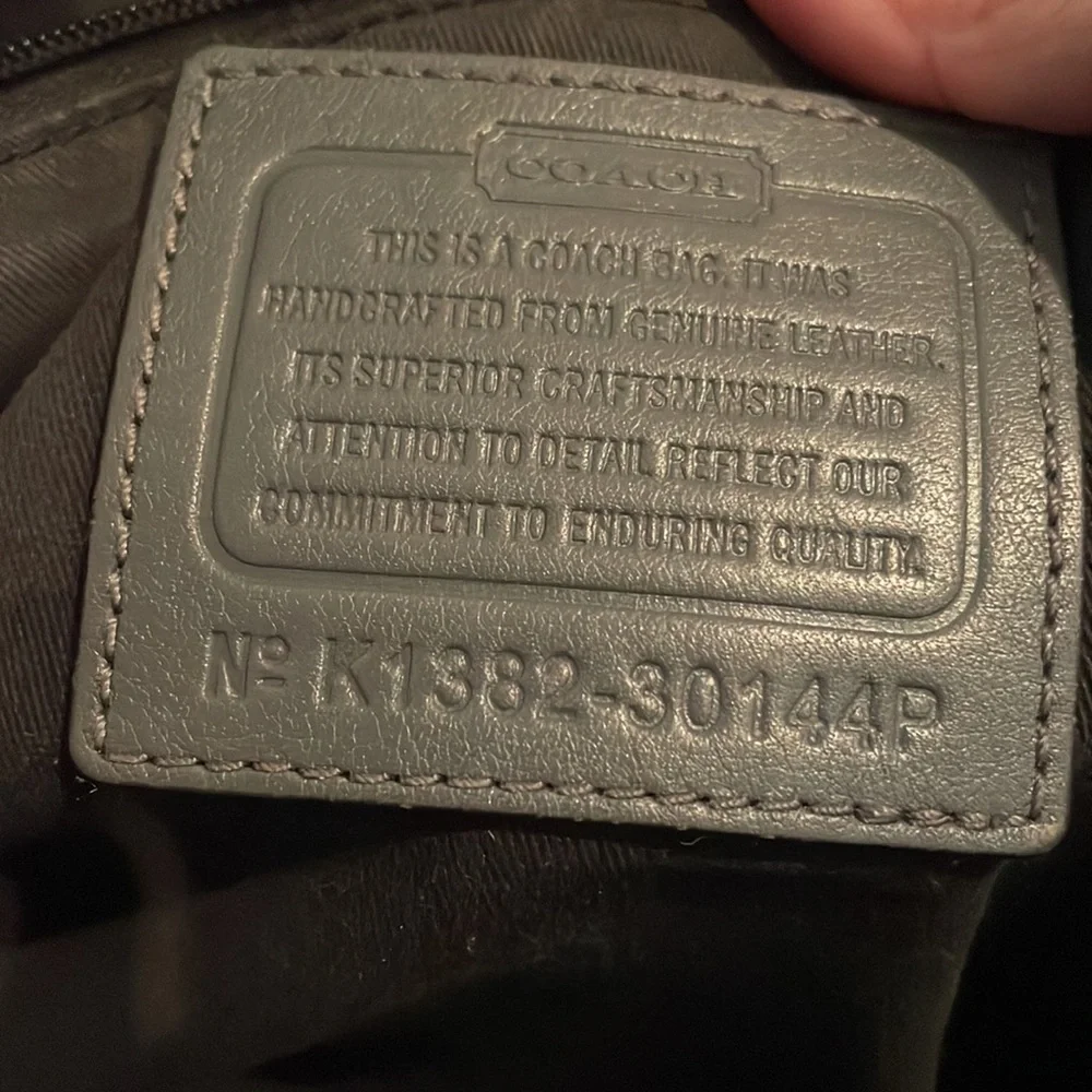 Gray pebbled leather coach bag - Picture 5 of 11